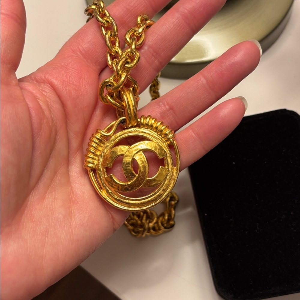 24K Gold plated CHANEL Pendant Necklace - Picture 5 of 9